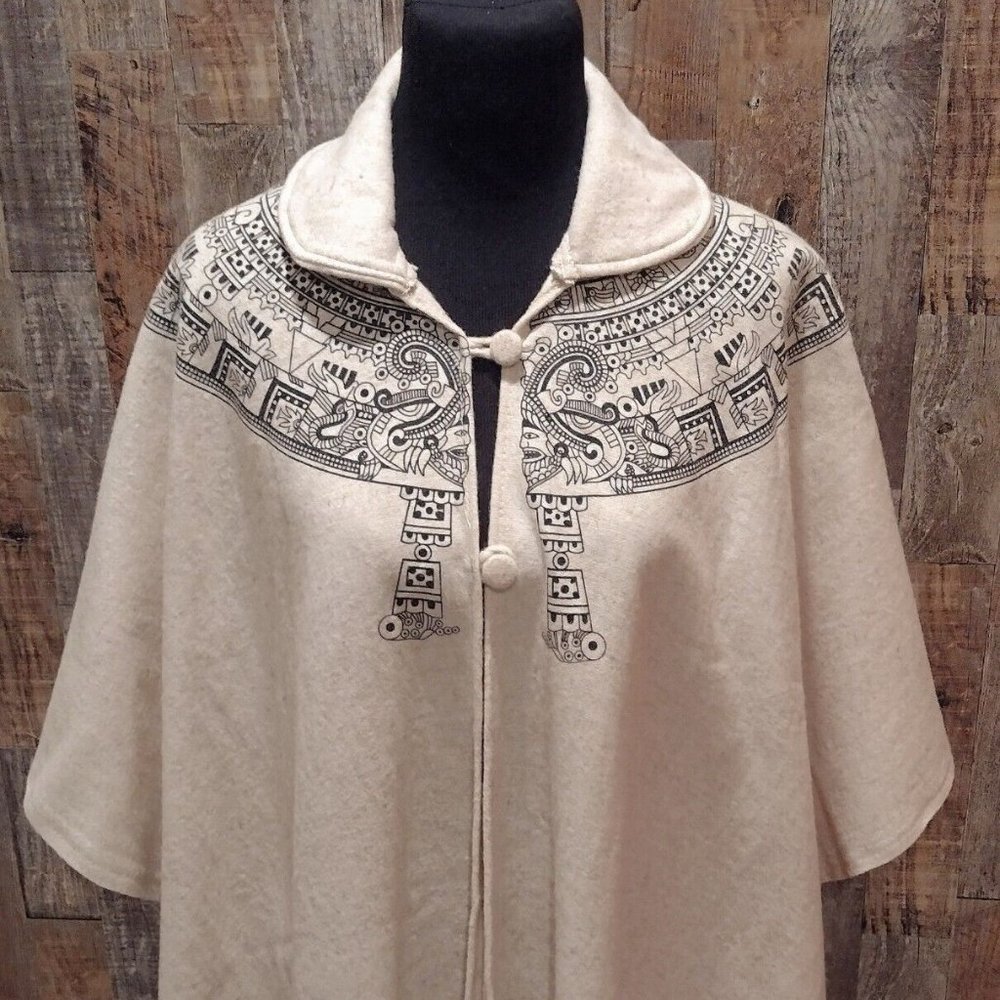 VINTAGE DRAMATIC IVORY WOOL AZTEC PATTERN FRINGE WOMENS BUTTONING CAPE EUC!